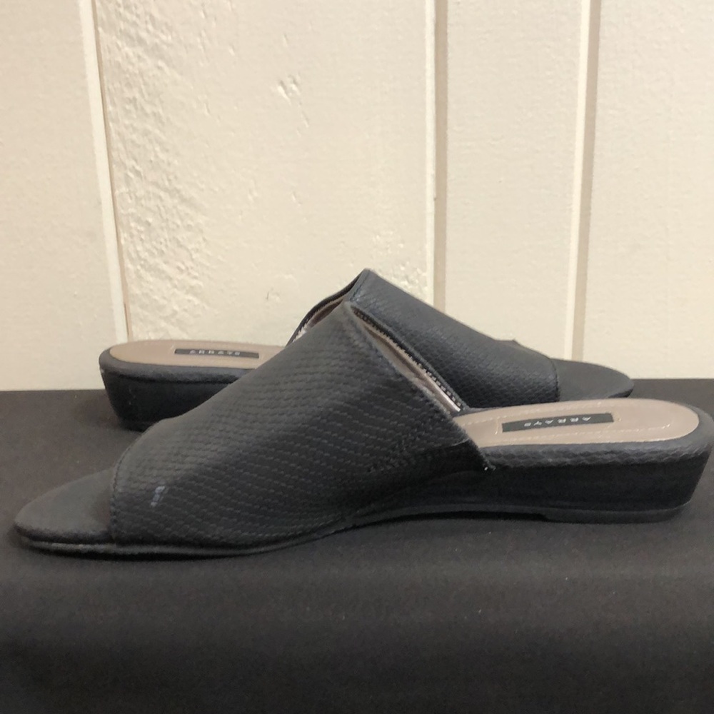 Array Black Low Heel - Picture 9 of 12